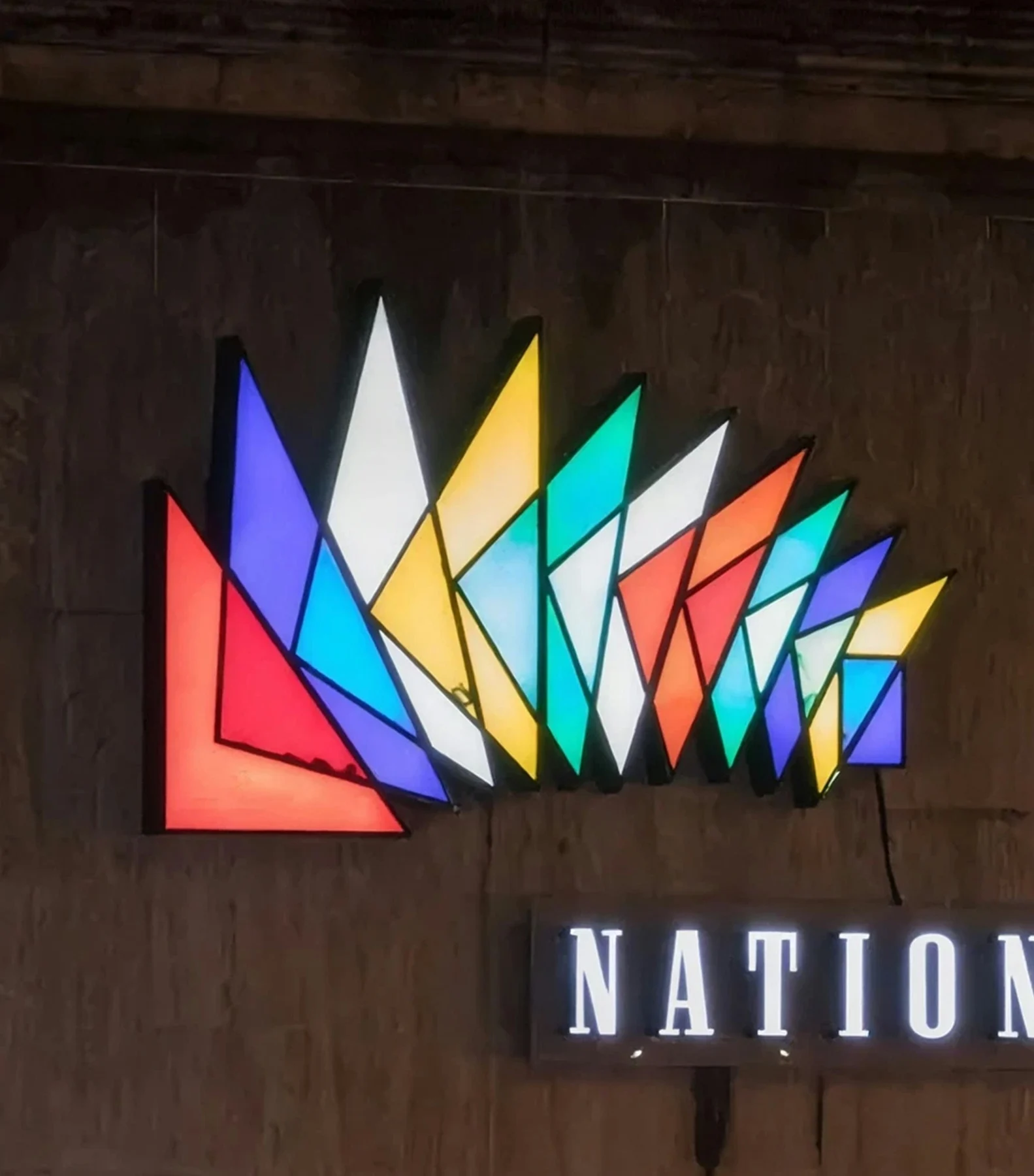 National Film Theatre 招牌,为新标志提供历史参考。
